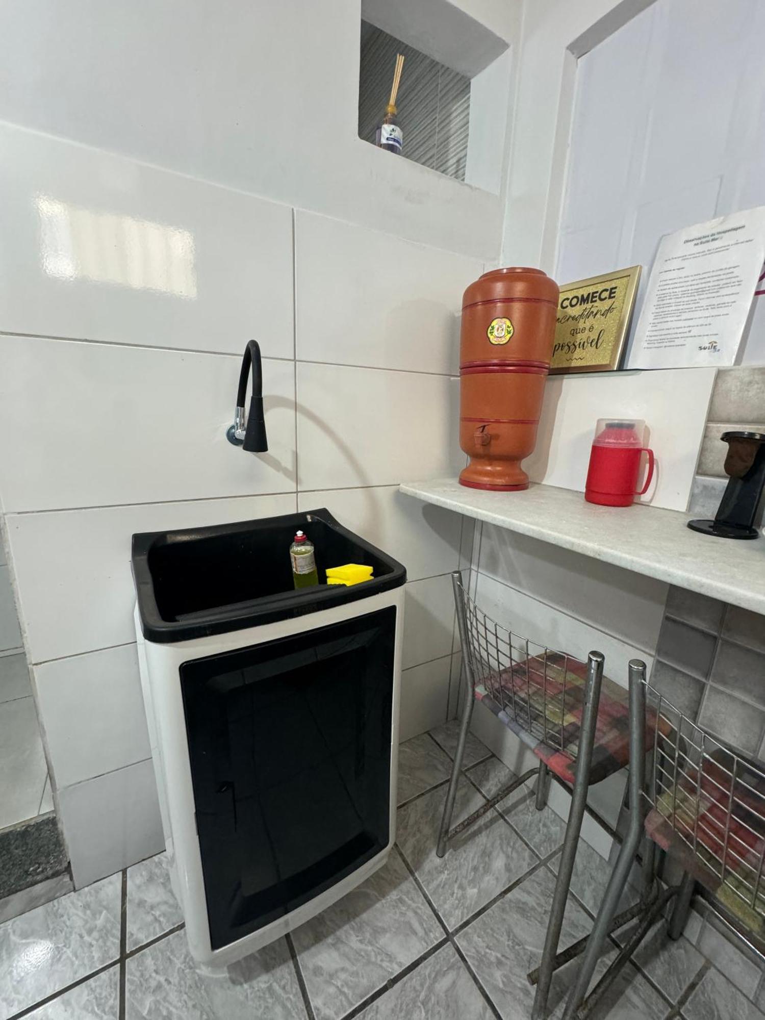 Suite Mar 210 - Economica E Compacta - Praia Do Morro - Predio Frente Mar Com Elevador, Atravessou A Avenida, Ja Esta Na Praia - Garagem - Internet Guarapari Ngoại thất bức ảnh