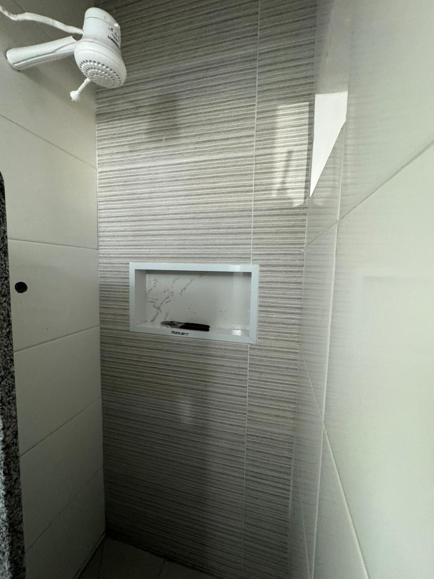 Suite Mar 210 - Economica E Compacta - Praia Do Morro - Predio Frente Mar Com Elevador, Atravessou A Avenida, Ja Esta Na Praia - Garagem - Internet Guarapari Ngoại thất bức ảnh